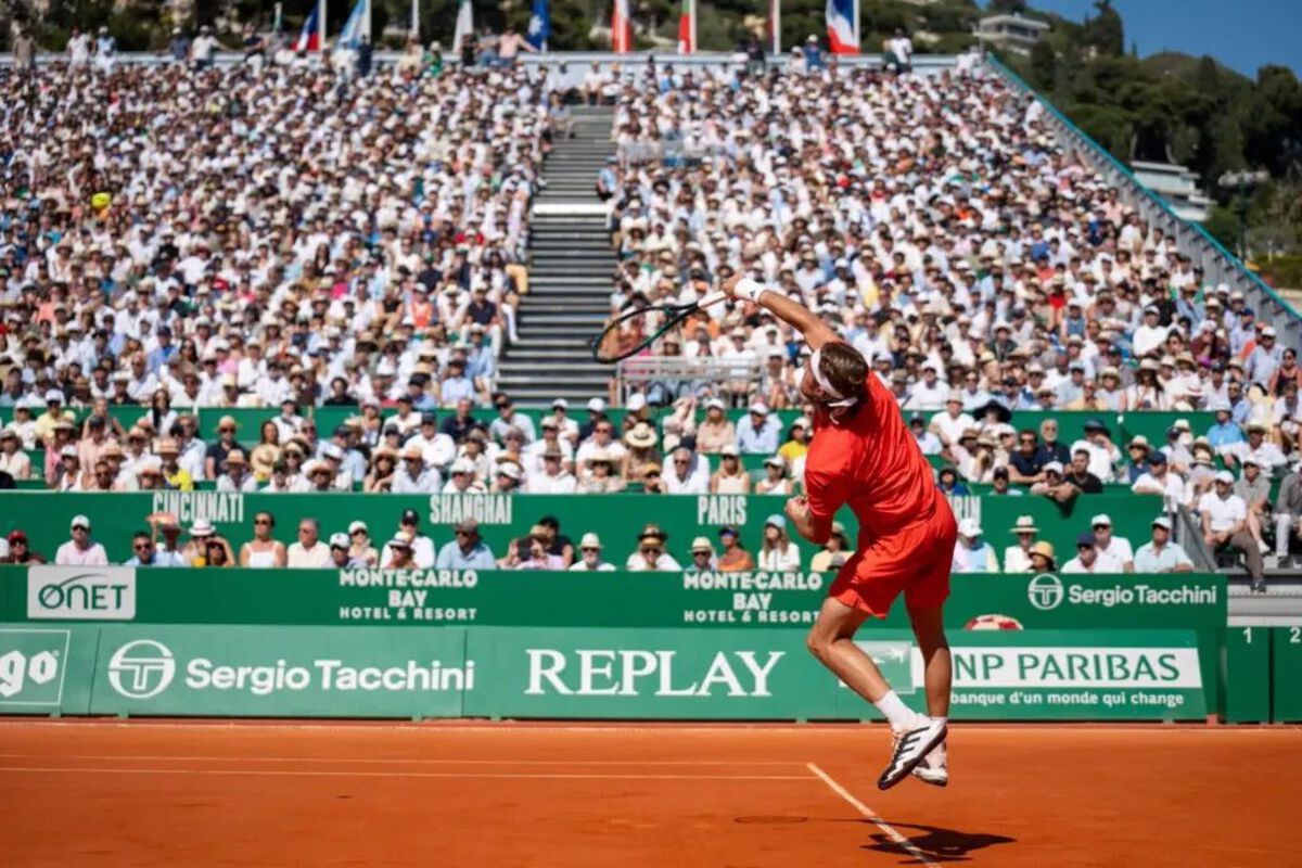 Tennis player serving at monte carlo